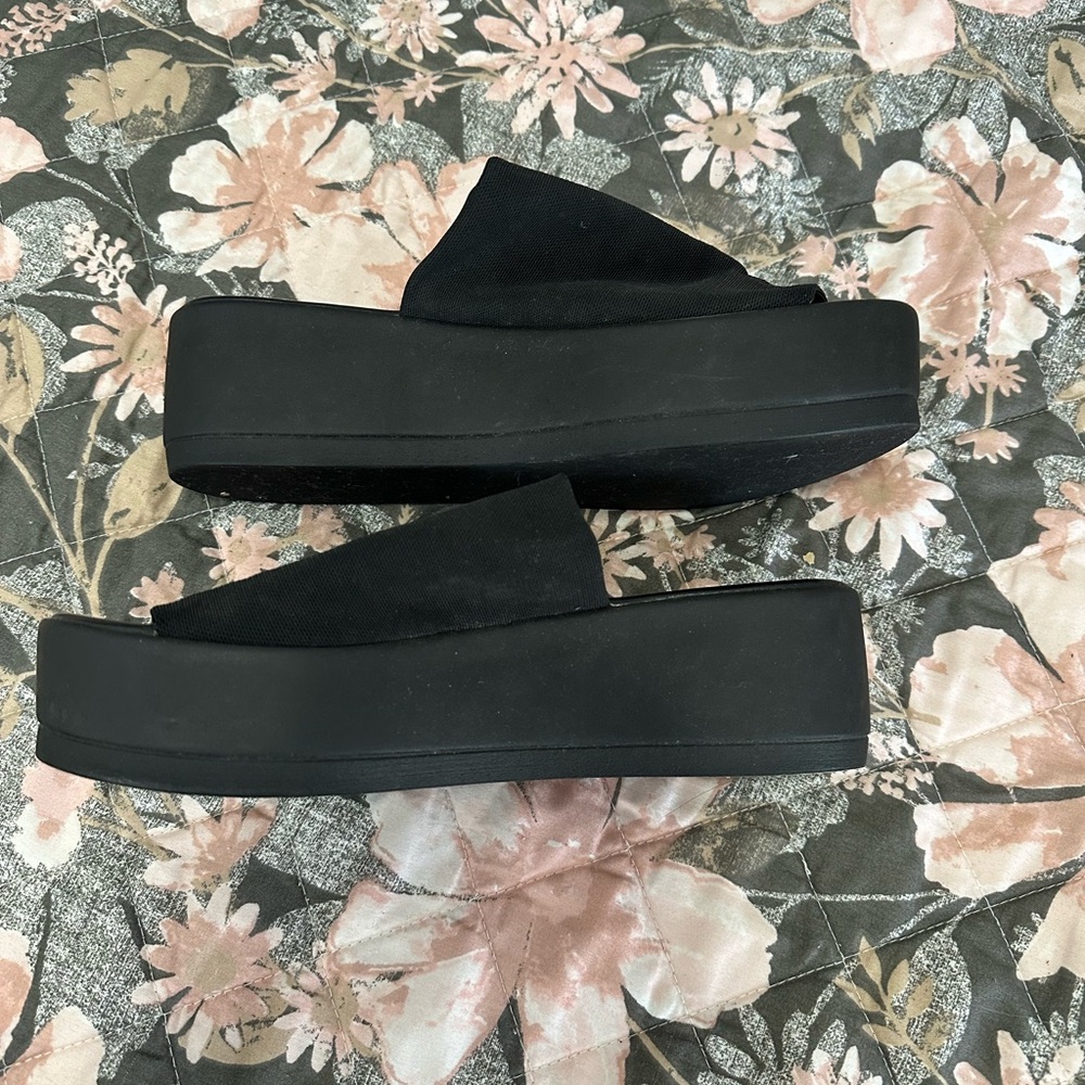 Steve Madden Black Slide Sandals Women’s Size 6 Flat Minimalist Slip On Platform - Picture 3 of 6